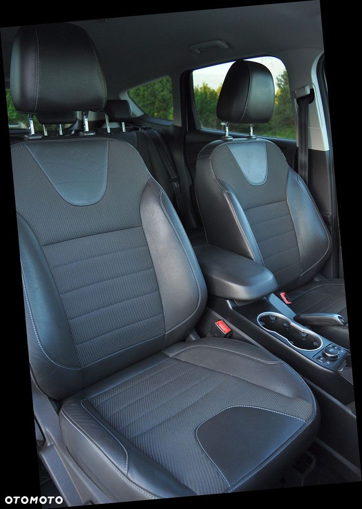 Ford Kuga 2.0 TDCi 2x4 Business Edition - 29