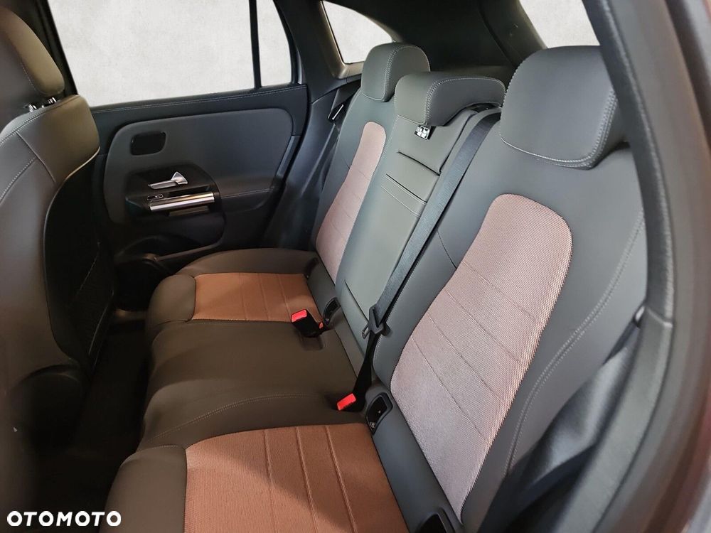 Mercedes-Benz EQA - 12