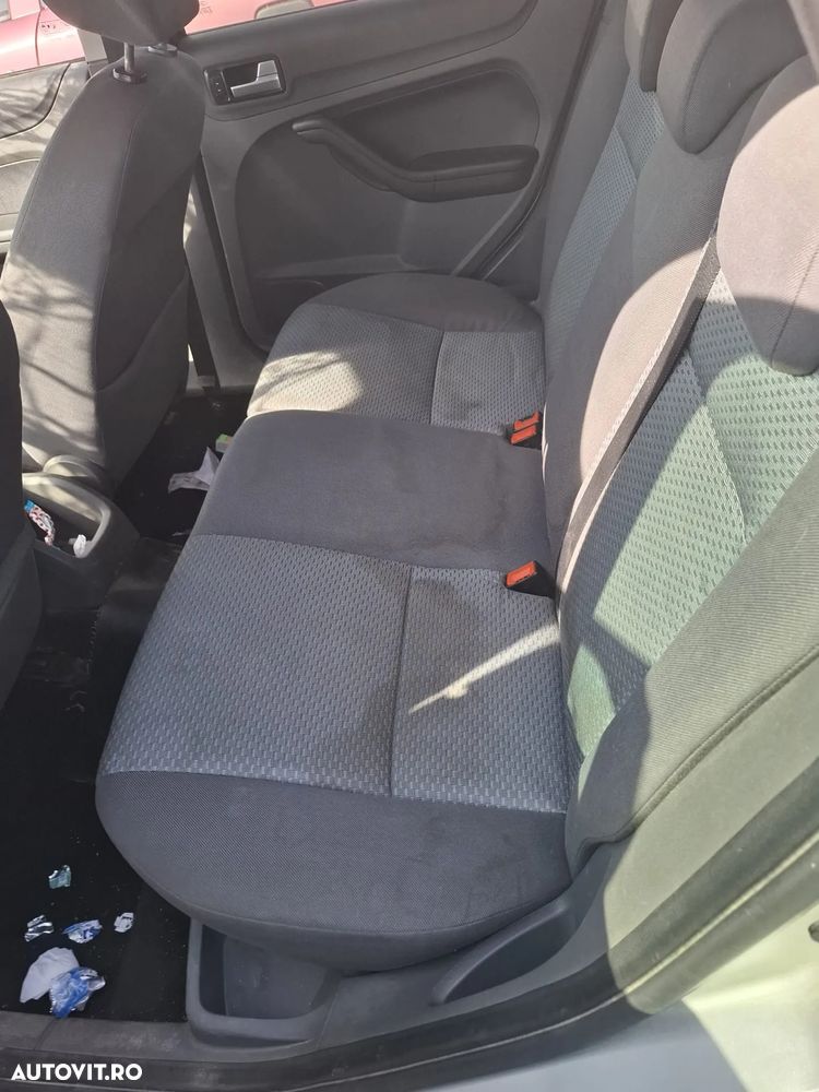 Dezmembrez Ford Focus 1.6 Tdci - 9