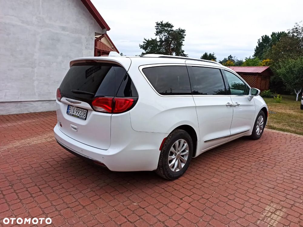 Chrysler Pacifica - 6