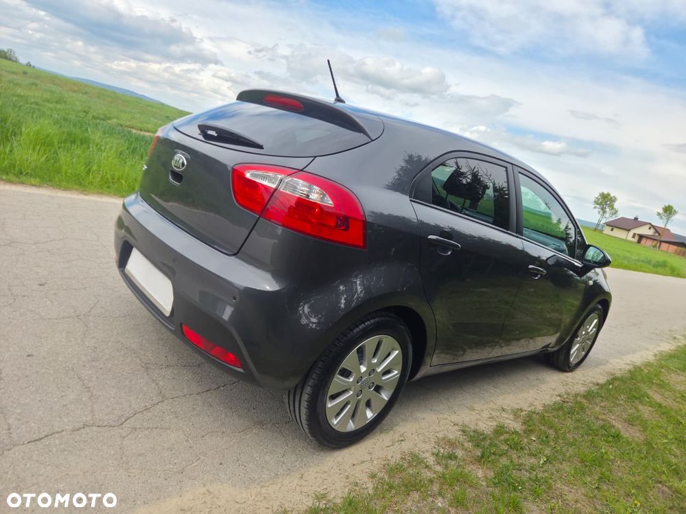 Kia Rio 1.2 L - 5