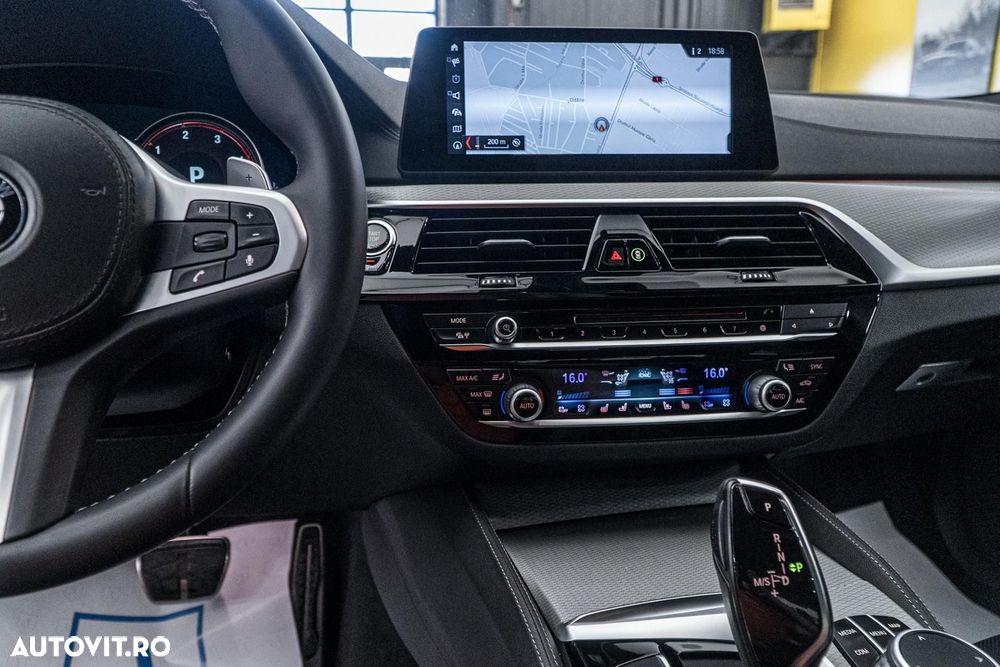 BMW Seria 5 530d xDrive Aut. - 32
