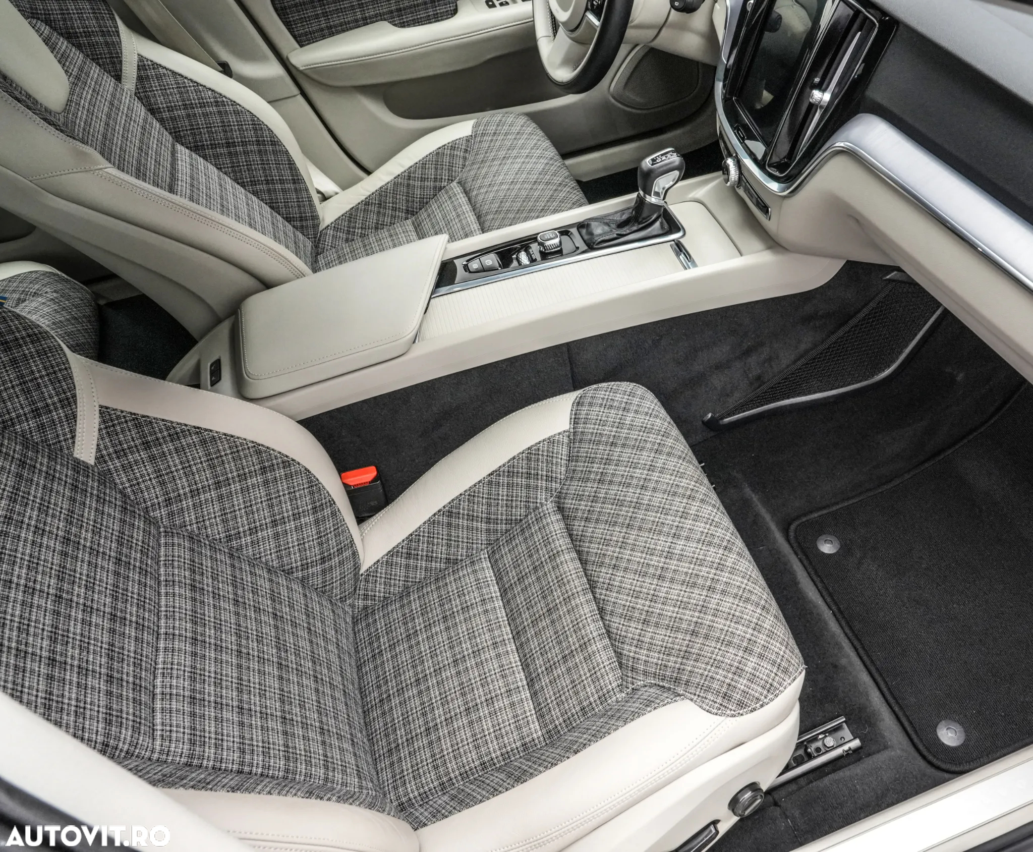 Volvo V60 D3 Momentum Pro - 10