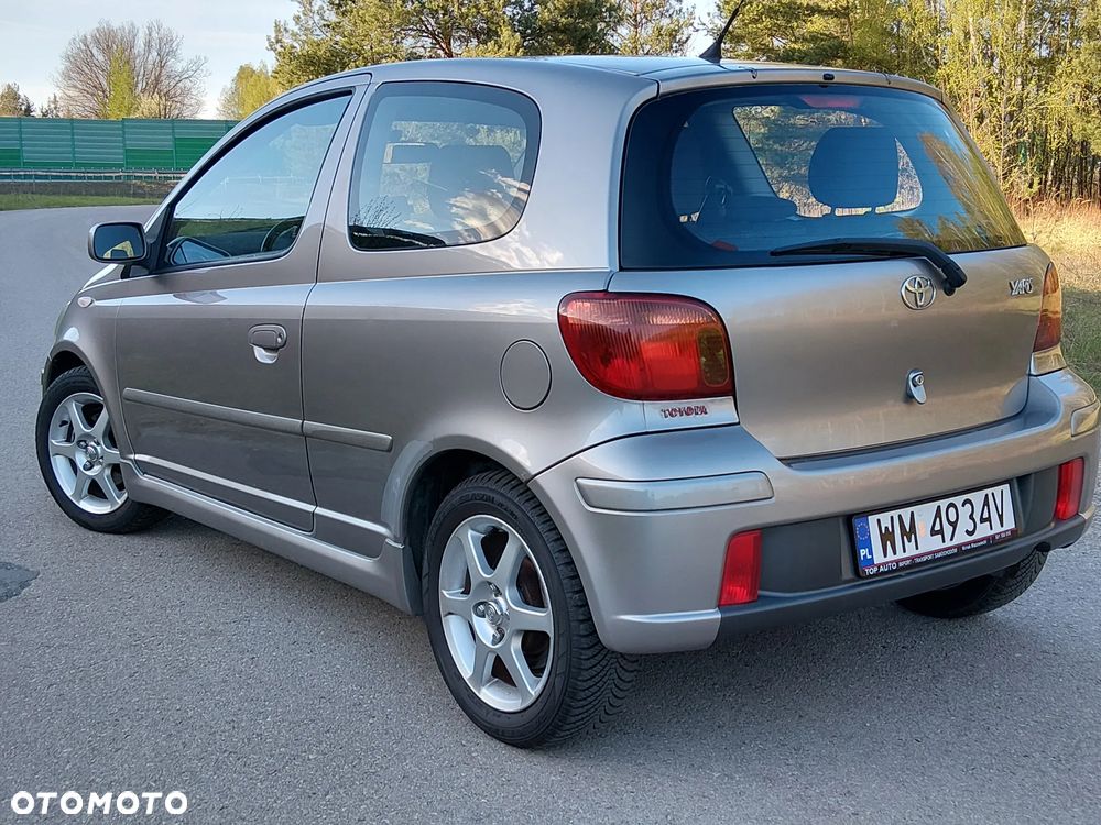 Toyota Yaris - 10
