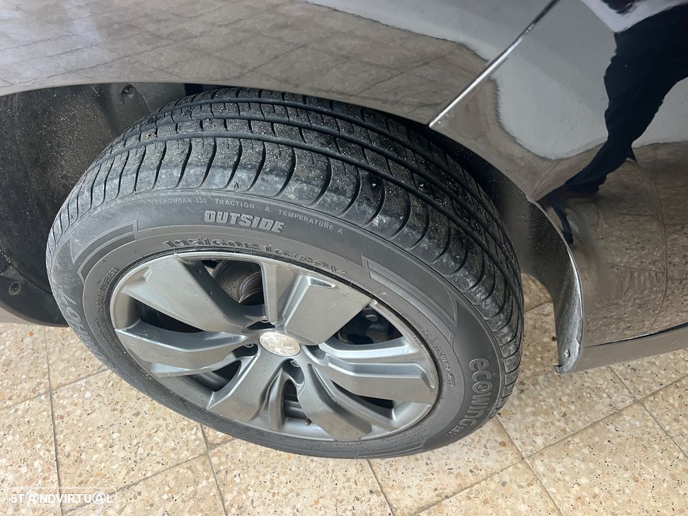 Peugeot 2008 1.2 PureTech Style - 8