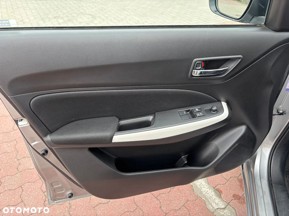 Suzuki Swift 1.2 Dualjet SHVS Premium CVT - 11