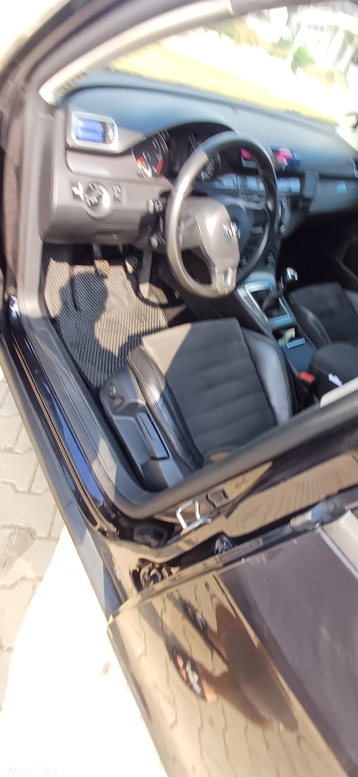 Volkswagen Passat 2.0TDI Comfortline DPF Bluemotion Technology - 11