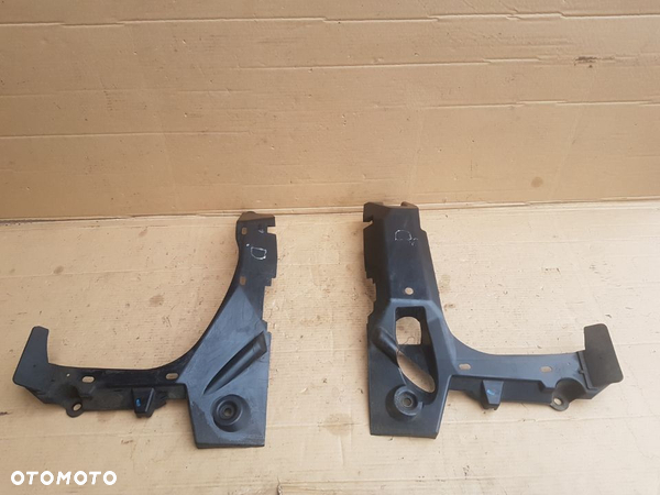 Subaru Outback IV BR osłony listwy zasłaniające linki i mechanizm hamulca ręcznego zbiornik paliwa