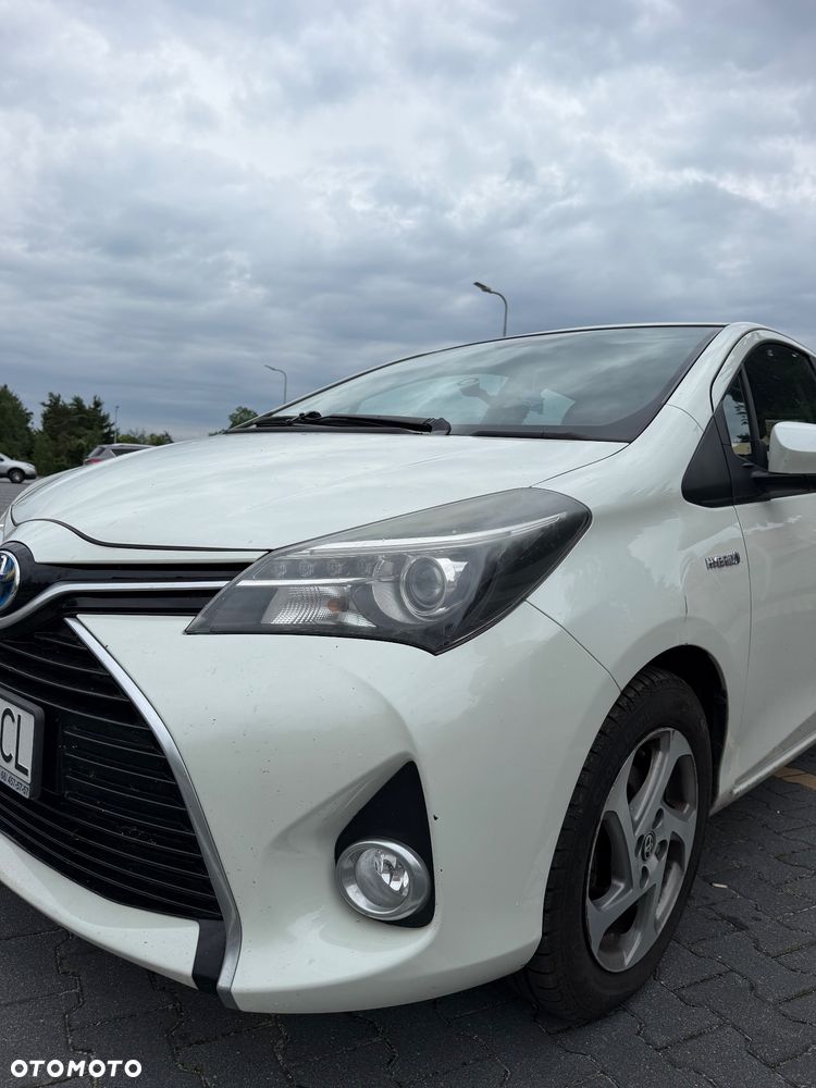 Toyota Yaris Hybrid 100 Premium - 12