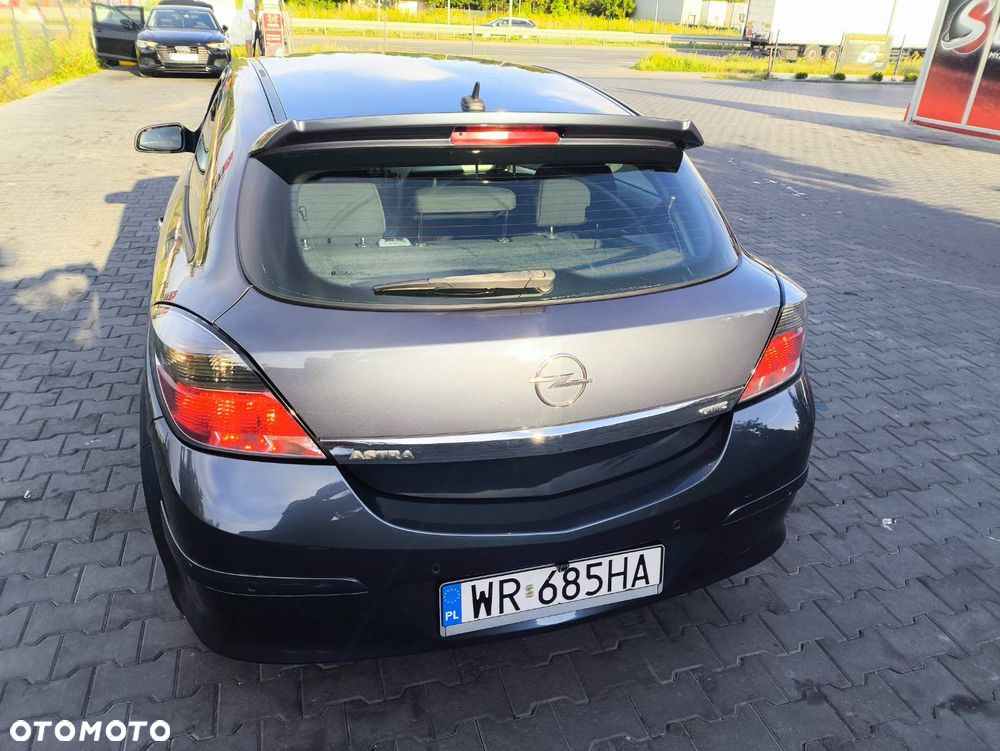 Opel Astra H Gtc 2008 photo 3