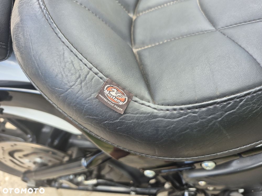 Harley-Davidson Softail Street Bob - 9