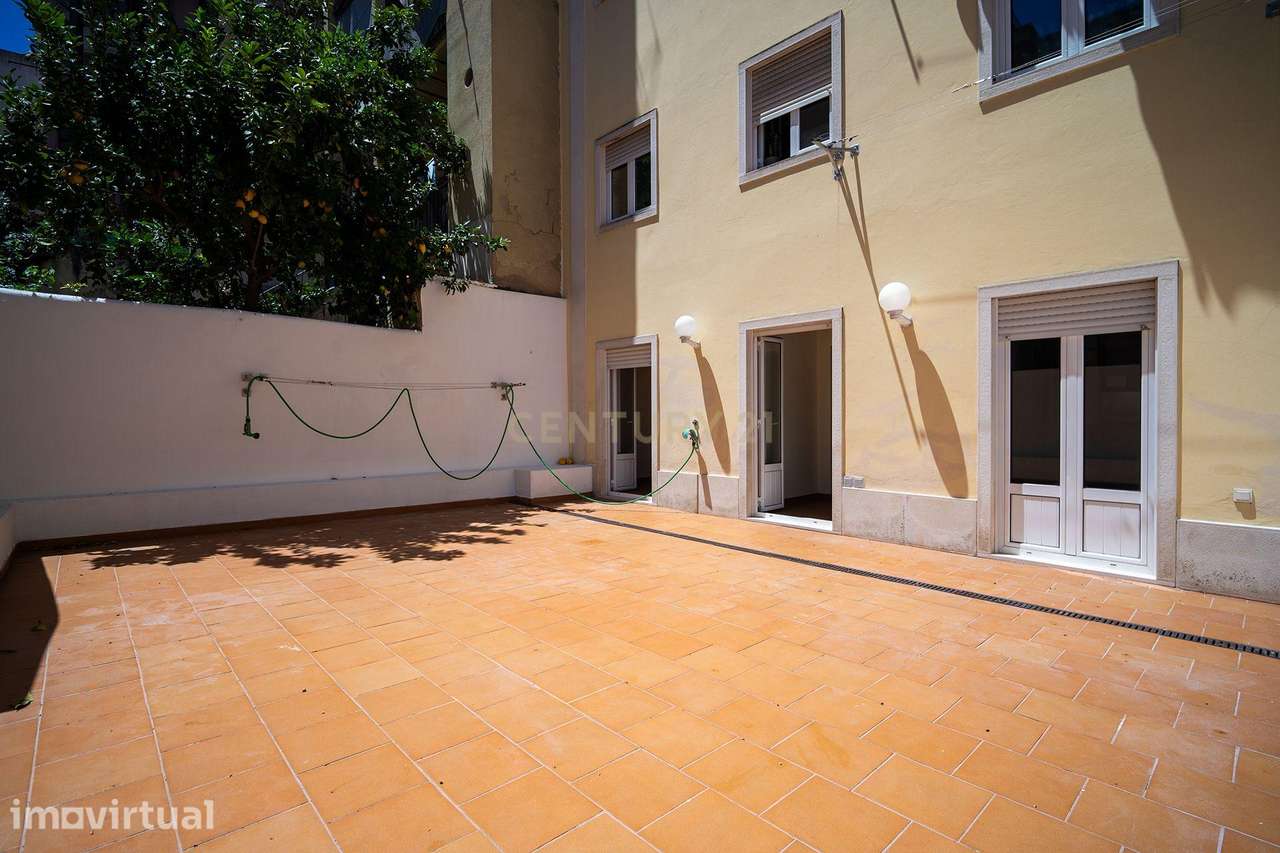 Apartamento T3 com Terraço de 50 m² - Arroios - Lisboa - View 3