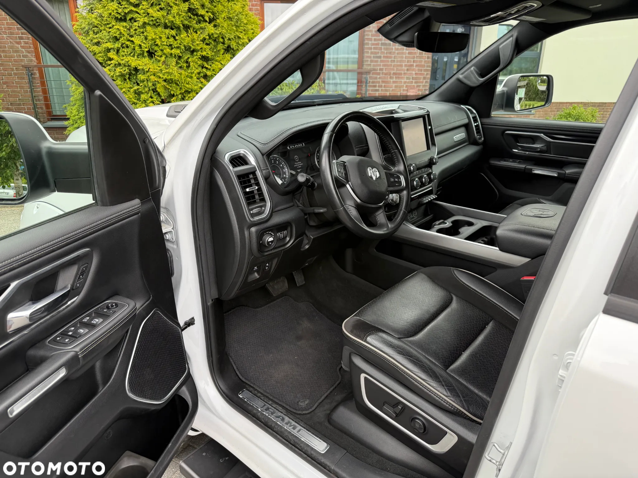 RAM 1500 Crew Cab Shortbed Laramie - 20