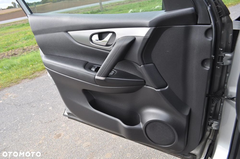 Nissan Qashqai 1.3 DIG-T N-Connecta EU6d - 26