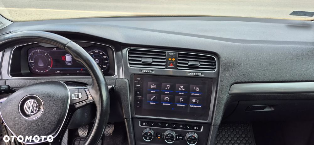 Volkswagen Golf - 28