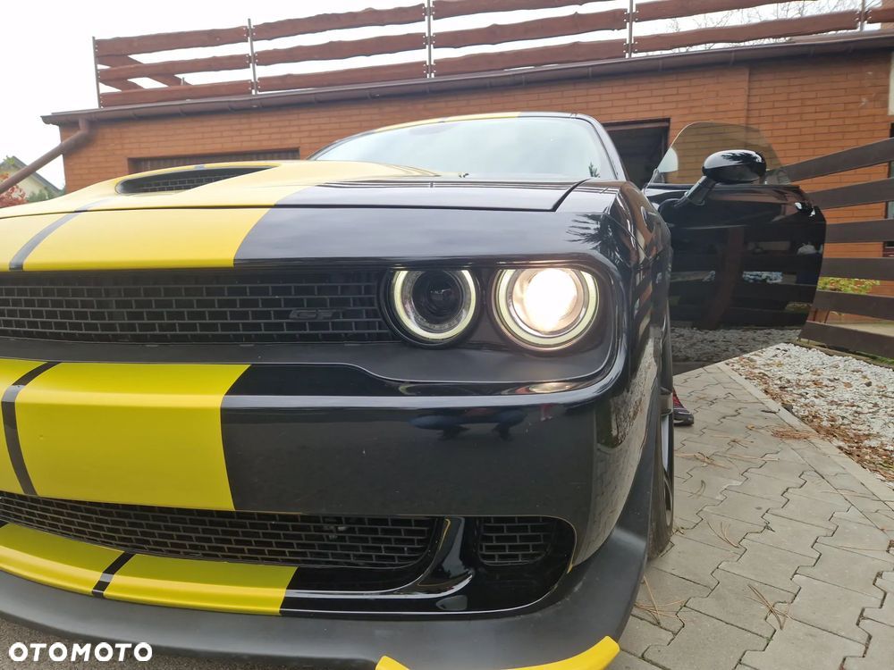 Dodge Challenger - 21
