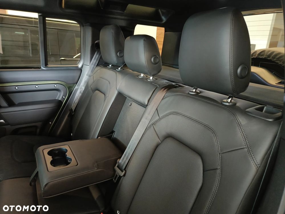 Land Rover Defender - 34