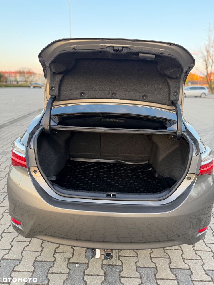 Toyota Corolla 1.6 Premium + - 9