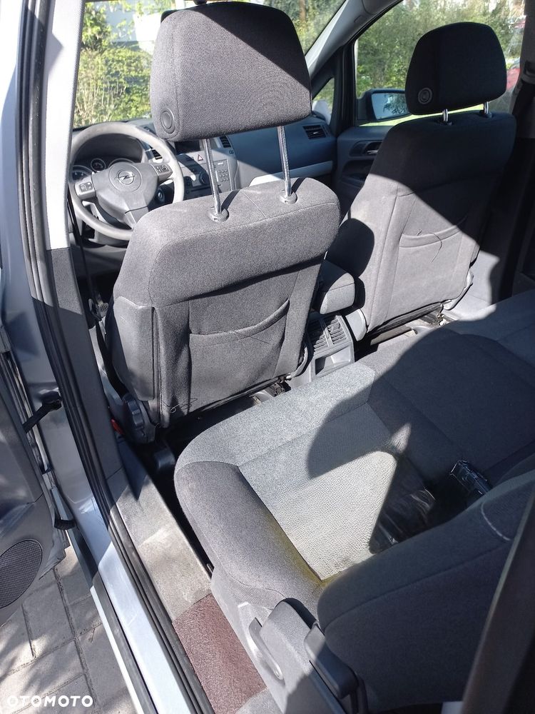 Opel Zafira 1.8 Essentia - 10