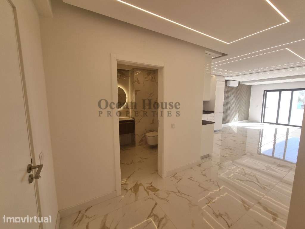 Apartamento T2 renovado com vista mar e garagem - Quarteira - Grande imagem: 3/24