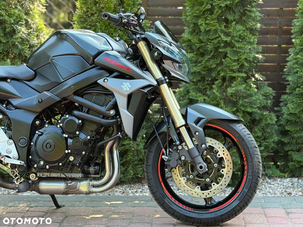 Suzuki GSR - 10