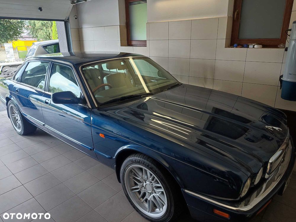Jaguar XJ