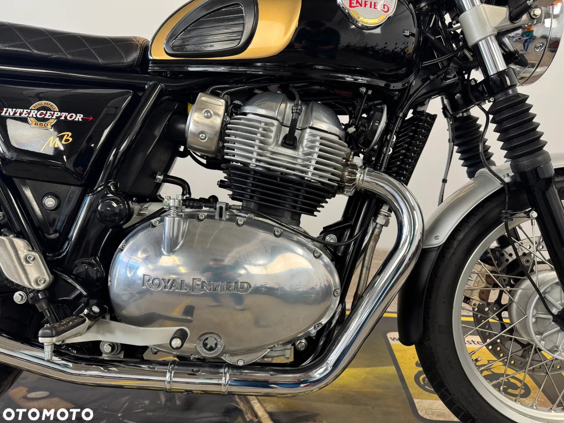 Royal Enfield Interceptor - 13