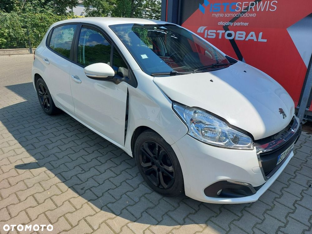 Peugeot 208 - 5