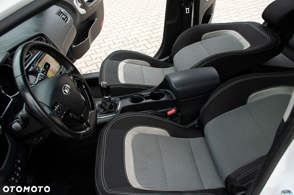 Kia Ceed - 38