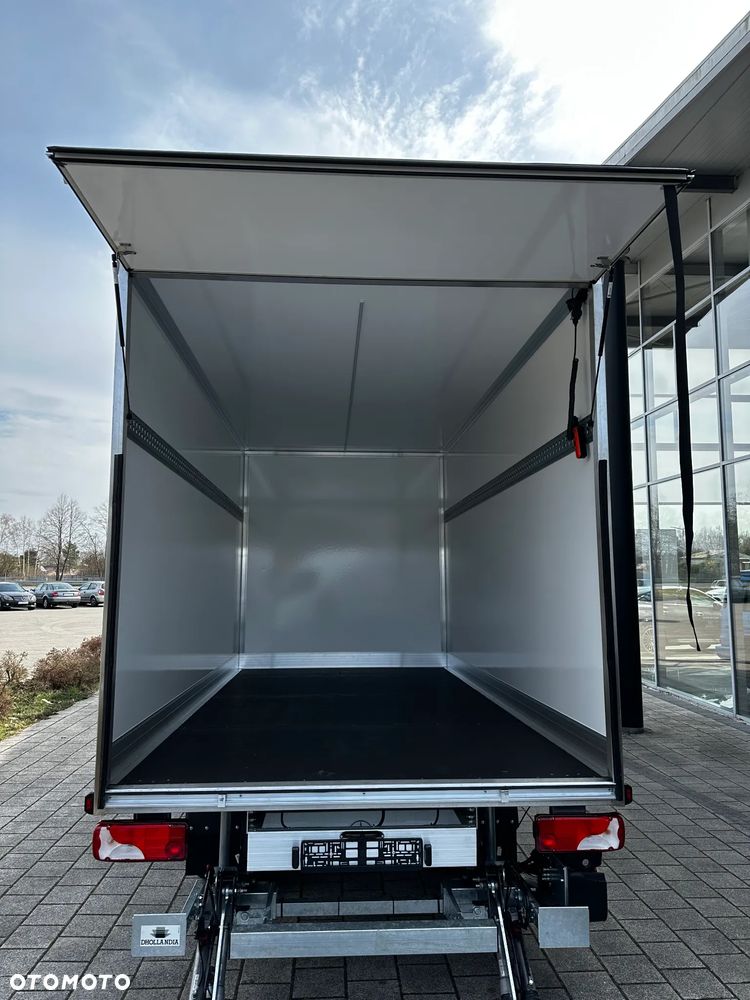 Mercedes-Benz Sprinter - 26