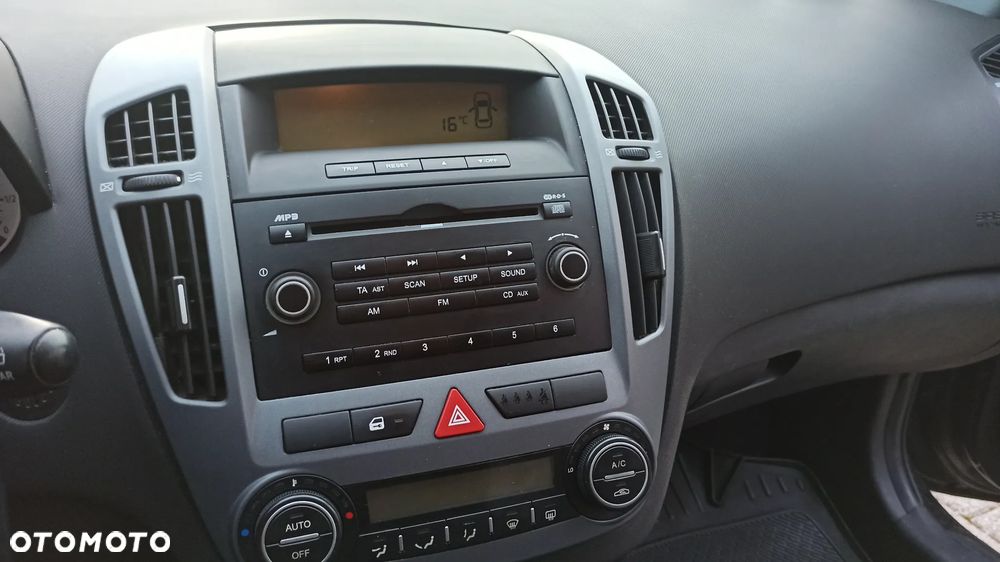 Kia Ceed - 8