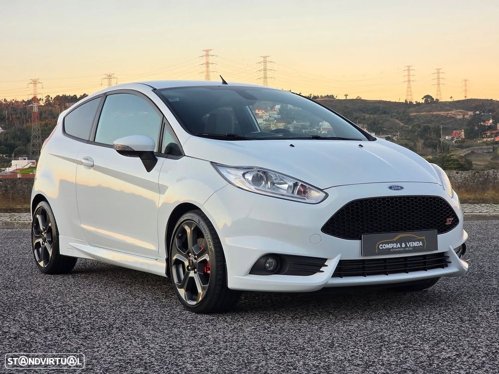 Ford Fiesta 1.6 EcoBoost c/ Pack Pele Desportiva ST - 4