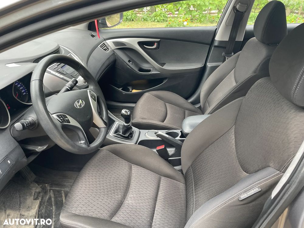 Hyundai Elantra 1.6 MPi - 11