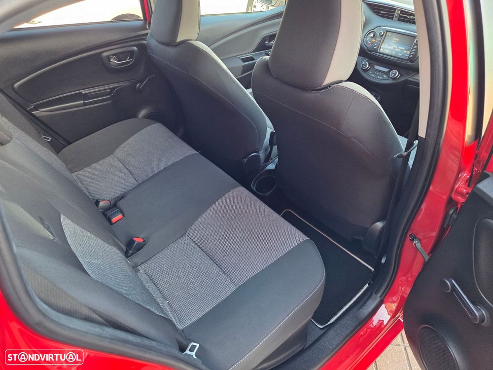 Toyota Yaris 1.5 HSD 20 Anos - 31