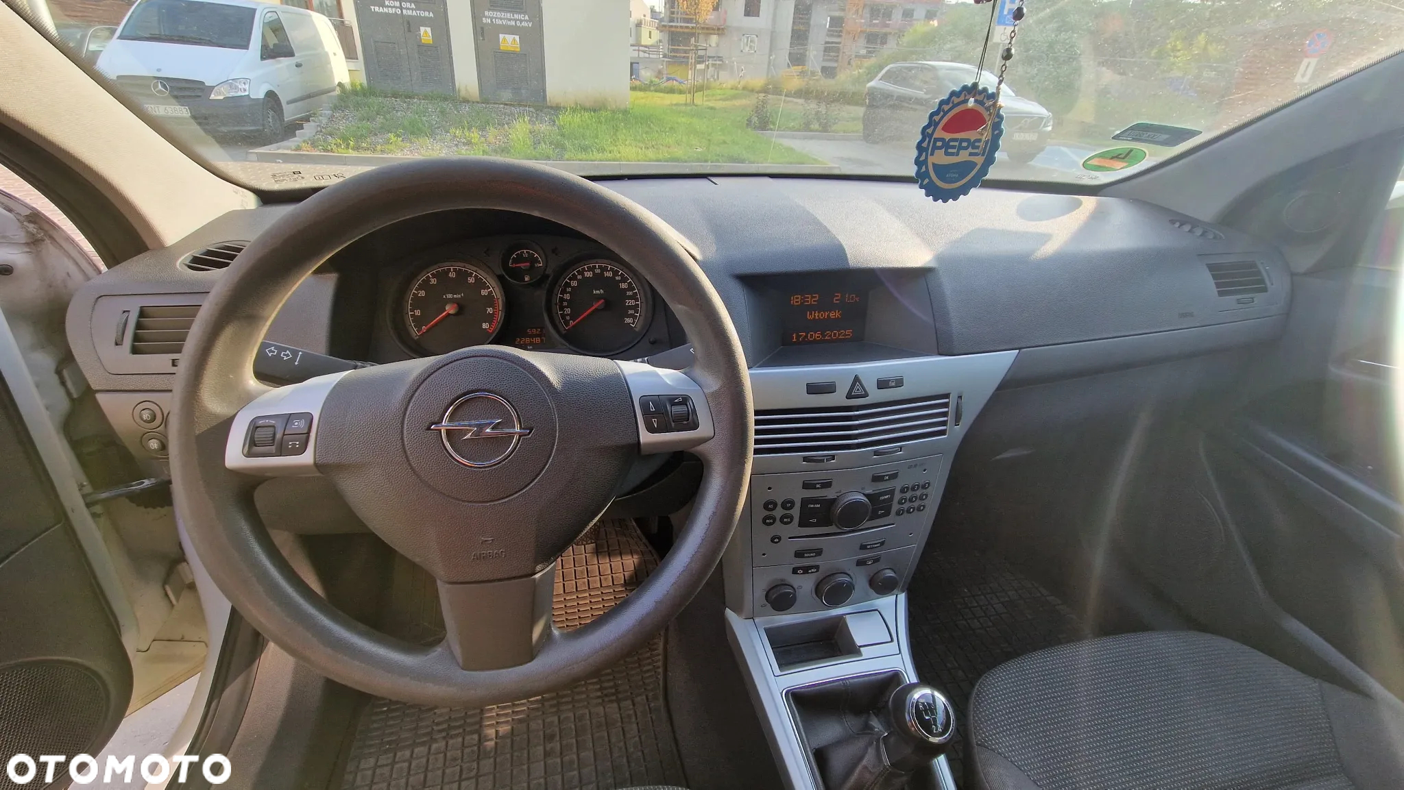 Opel Astra GTC 1.6 - 15