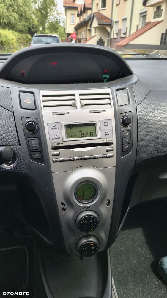 Toyota Yaris 1.3 - 9