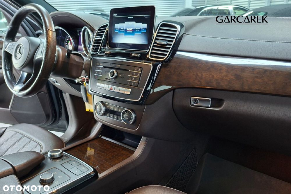 Mercedes-Benz GLS - 26