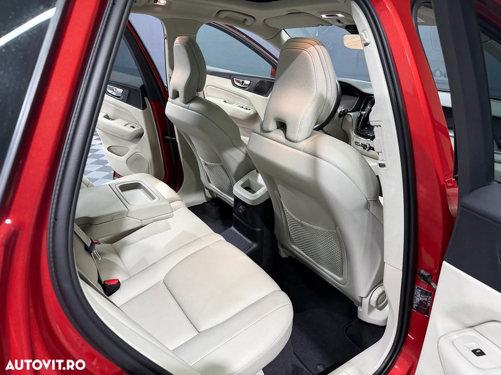 Volvo XC 60 T8 Twin Engine AWD Momentum - 23