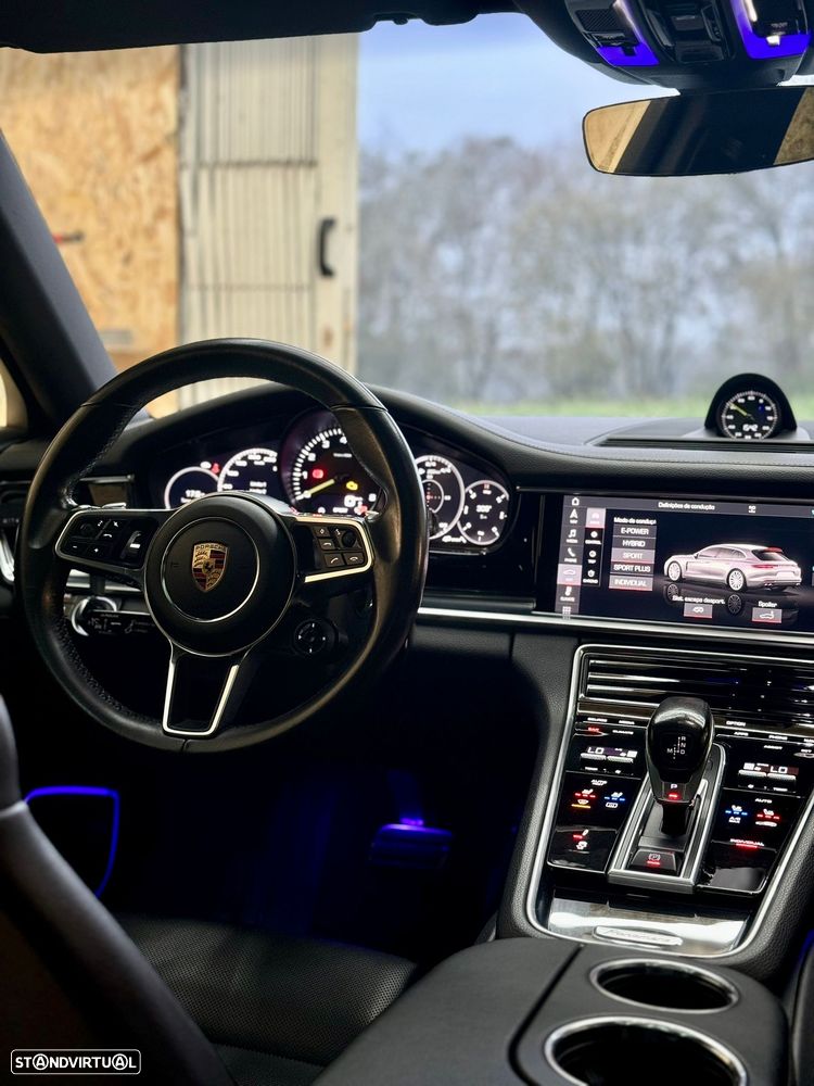 Porsche Panamera Sport Turismo 4 E-Hybrid - 11