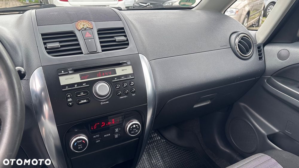 Suzuki SX4 1.6 Comfort - 24
