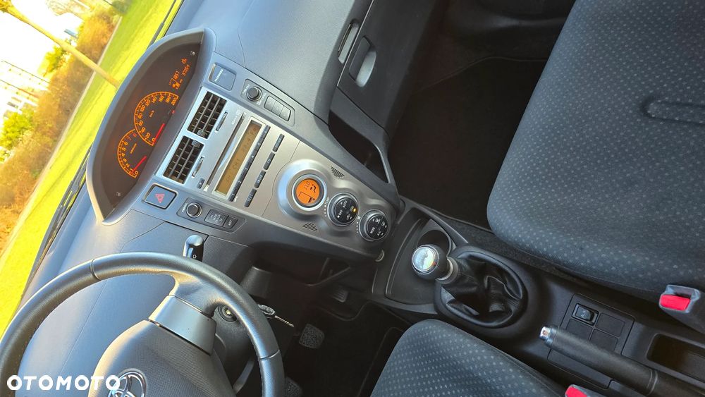 Toyota Yaris - 12