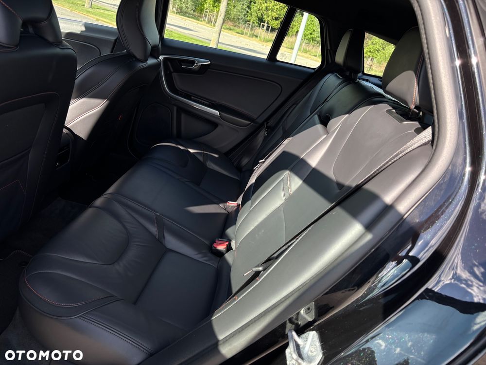 Volvo V60 ver-d3-drive--e-ocean-race - 11
