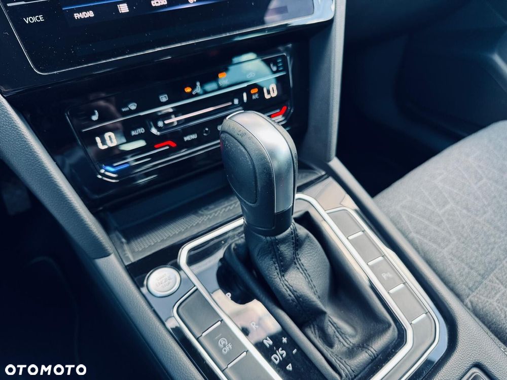Volkswagen Passat 2.0 TDI SCR DSG Business - 32