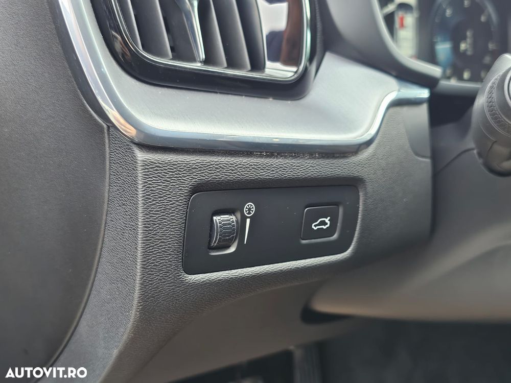 Volvo XC 60 B5 D AWD Geartronic RDesign - 24