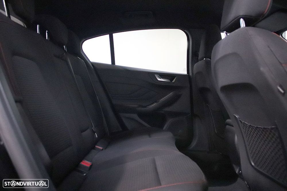 Ford Focus 1.0 EcoBoost MHEV ST-Line X - 23