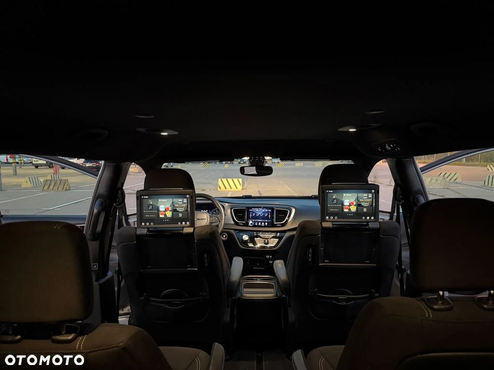 Chrysler Pacifica - 38