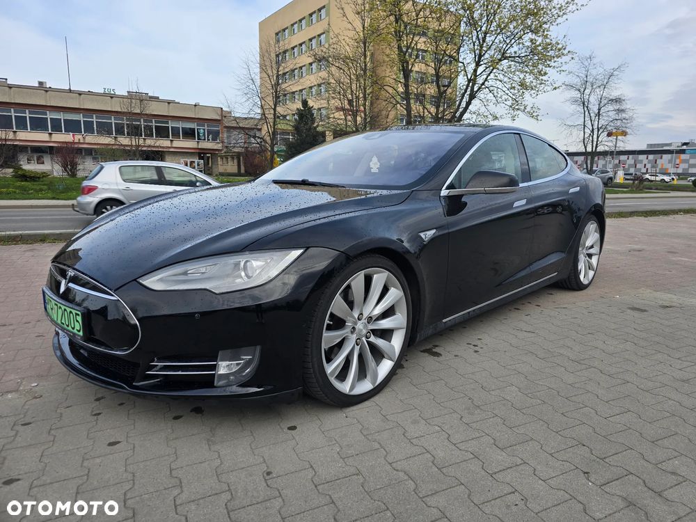 Tesla Model S - 5