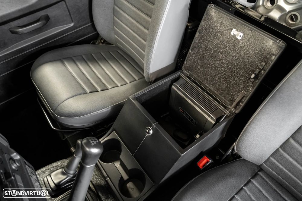 Land Rover Defender 90 SW 2.4 CRD S - 16