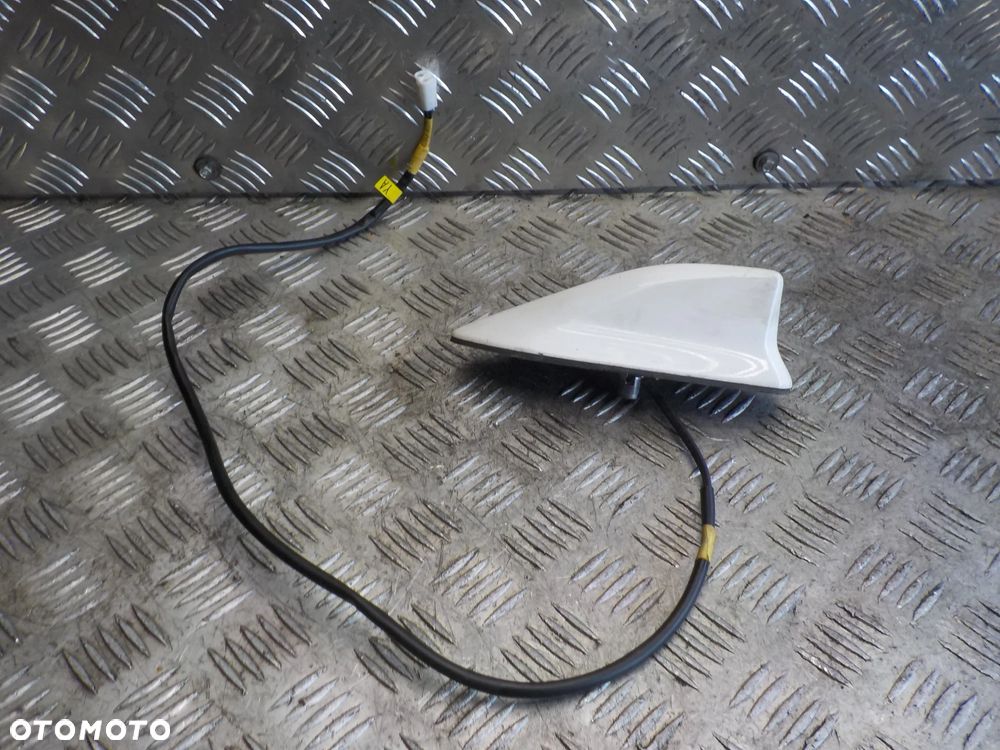 TOYOTA AURIS II E18 ANTENA DACHOWA GPS - 1