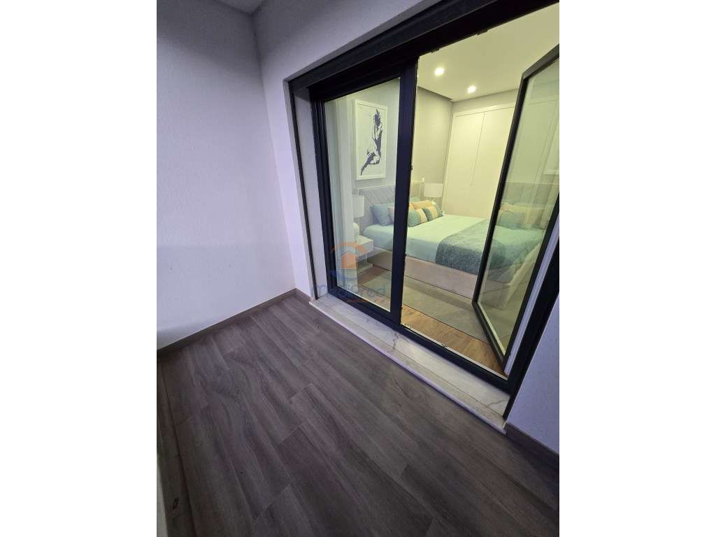 Apartamento T3 c/ 2 Varandas de 15 m2 e 2 Parqueamentos | Alverca d... - Grande imagem: 2/52